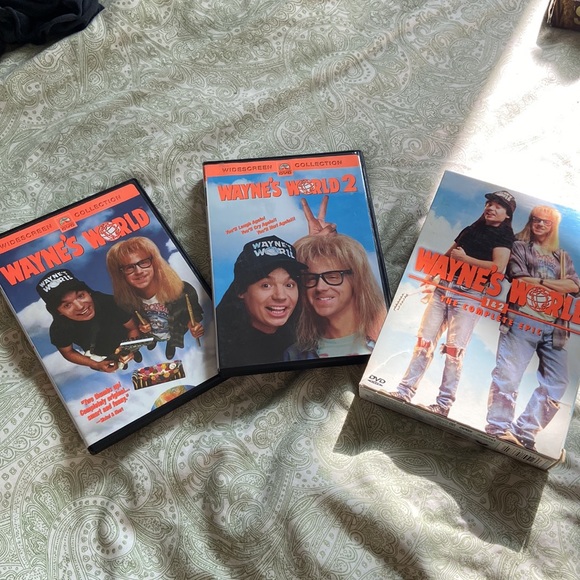 Wayne’s world box set - Picture 2 of 2
